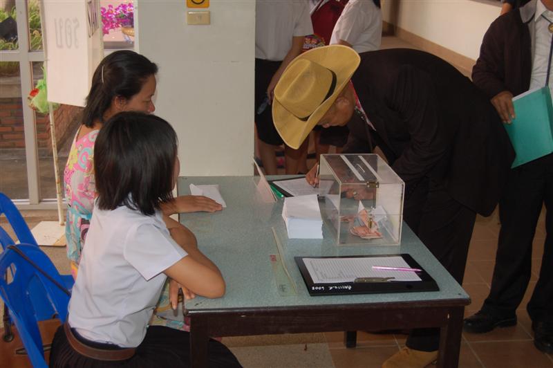 ../Picture/2552/DSC_0008 (Medium).JPG